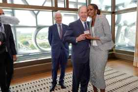 George W. Bush & Michelle Obama Recreate Their Viral Altoids Moment