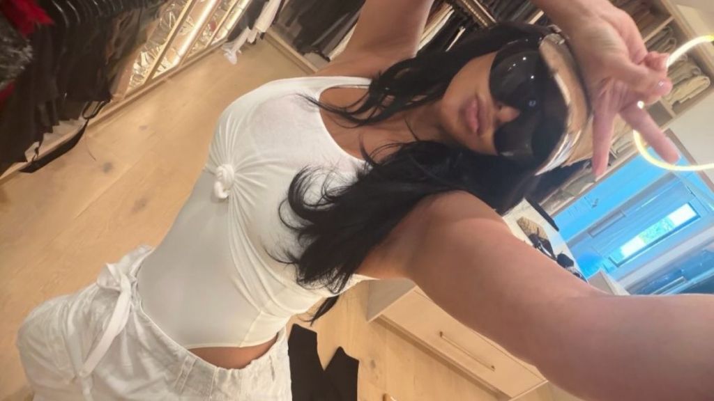 Kim Kardashian Caught Off Guard by Lewis Hamilton's Podium Shenanigans