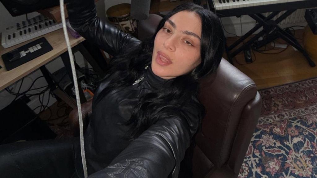 Charli XCX’s Crop Top Is So Small It’s Practically a Belt