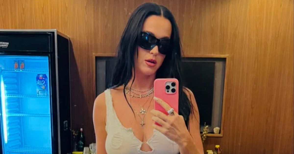 Katy Perry’s Teeny Tiny Romper Rides Up Her Thighs on Stage Katy Perry’s Teeny Tiny Romper Rides Up Her Thighs on Stage