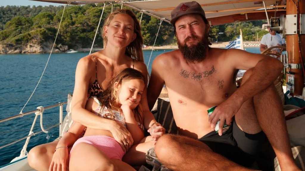 Kate Hudson's Animal-Print Bikini Look Covers the Bare Minimum