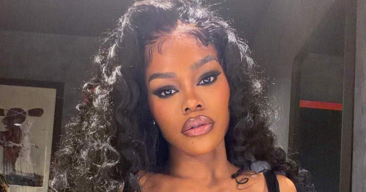 Teyana Taylor’s Schiaparelli G-String Peeks Through Plunging High-Slit Dress Teyana Taylor’s Schiaparelli G-String Peeks Through Plunging High-Slit Dress