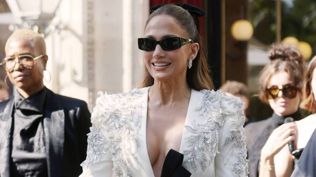 Jennifer Lopez’s Fringe Zuhair Murad Micro Miniskirt Has High Slits to PFW
