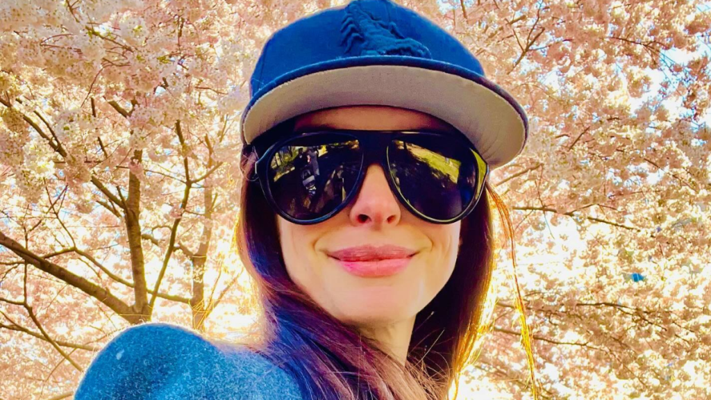Anne Hathaway Kicks off ‘The Odyssey’ Press Tour While Cradling Baby Bump