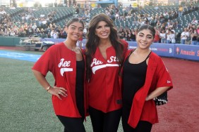 Milania Giudice with her mom and sister
