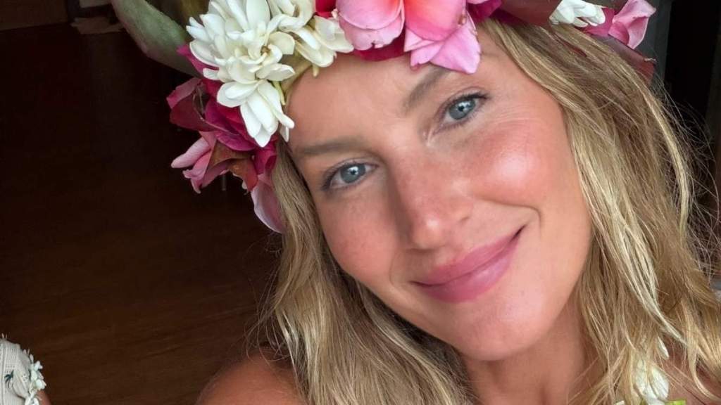 Gisele Bundchen Gives Rare Glimpse of Baby Son During Tahiti Getaway