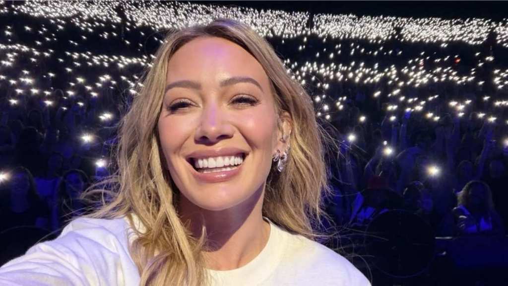 Hilary Duff Shows Up in Nothing But a Towel in Mirror Selfie