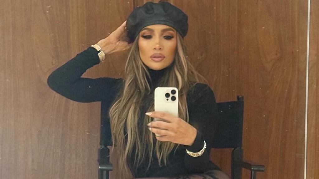 Jennifer Lopez Nearly Spills Out of Plunging Dolce & Gabbana Dress