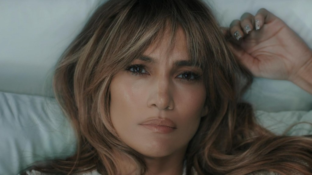 Jennifer Lopez’s Curve-Hugging Dress Steals the Spotlight at Taylor Swift’s Wedding