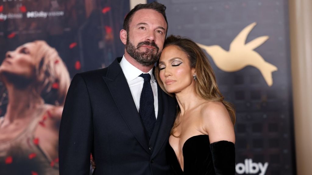 Jennifer Lopez Keeps Ex Ben Affleck Close for One Reason — Source