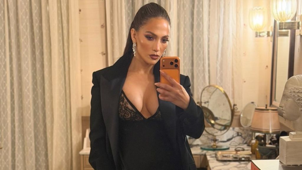 Jennifer Lopez's Stephane Rolland Dress Comes With Leg-Baring Sheer Panel
