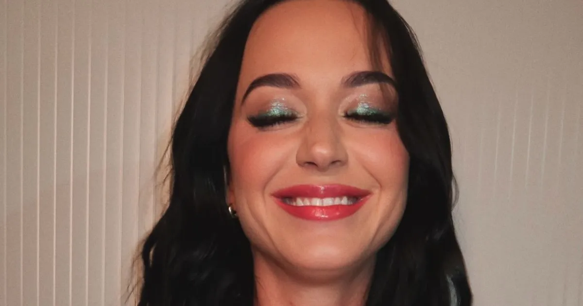 Katy Perry’s Stage Look Gets Even Bolder Thanks to a Tiny Mini Skirt