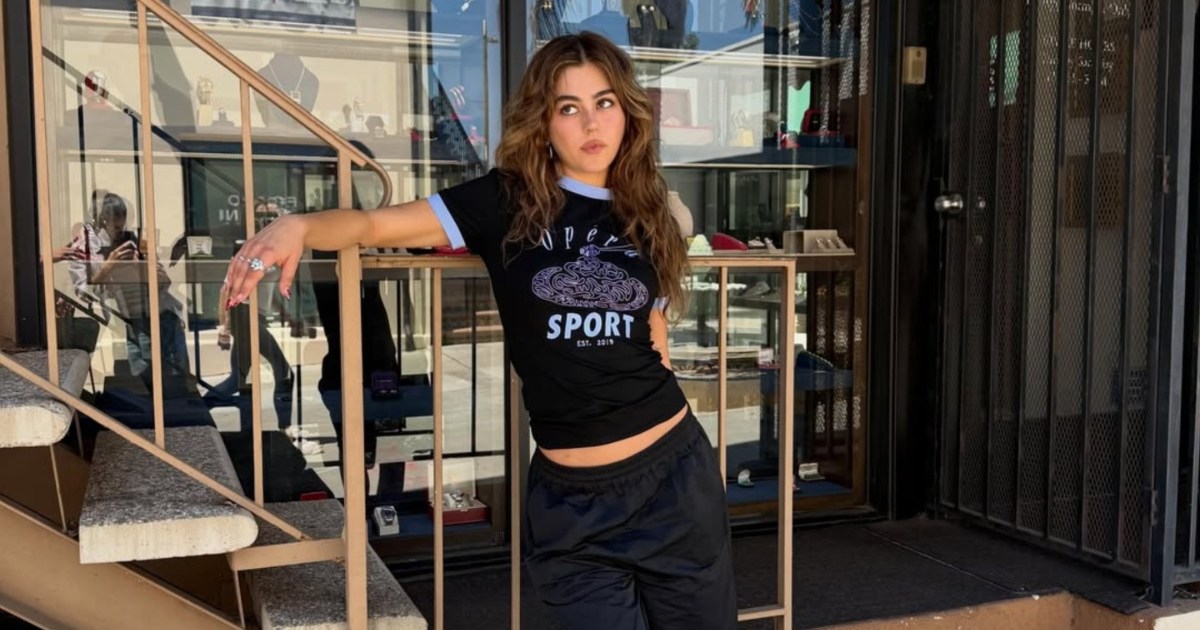 Mika Abdalla’s Cleavage-Baring Mirror Selfie Will Make You Look Twice