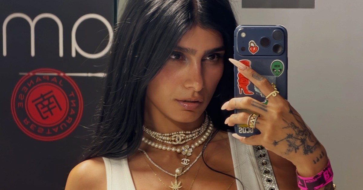 Mia Khalifa’s Ultra-Clingy Risqué Top Is So Tight It’s Pure NSFW Fuel Mia Khalifa’s Ultra-Clingy Risqué Top Is So Tight It’s Pure NSFW Fuel