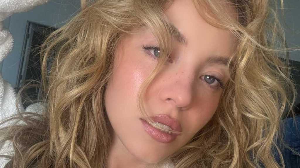 Sydney Sweeney’s Unbuttoned Jacket Slips To Expose a Risky Detail
