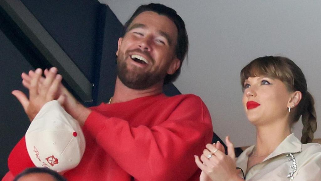New AI Photos of Taylor Swift & Travis Kelce in Florida Trigger One Fan Complaint