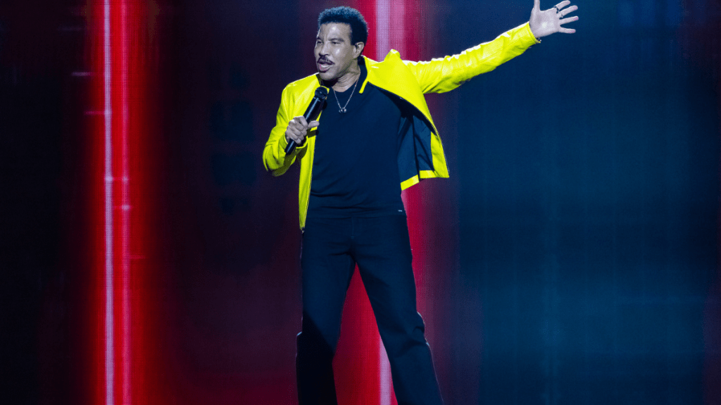 Lionel Richie Says He's 'Doing Well' After Onstage Health Scare