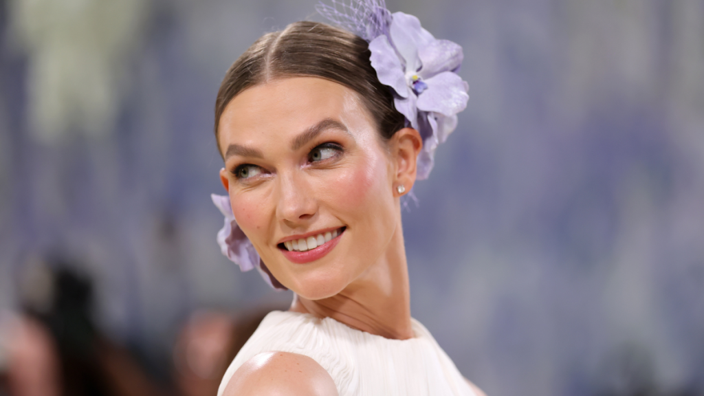 Karlie Kloss' Appearance at Taylor Swift's Wedding Has Fans Talking