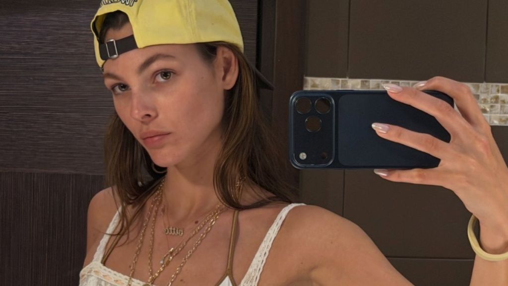 Leonardo DiCaprio's Girlfriend Goes Topless While Wearing Nothing But a Tiny Thong