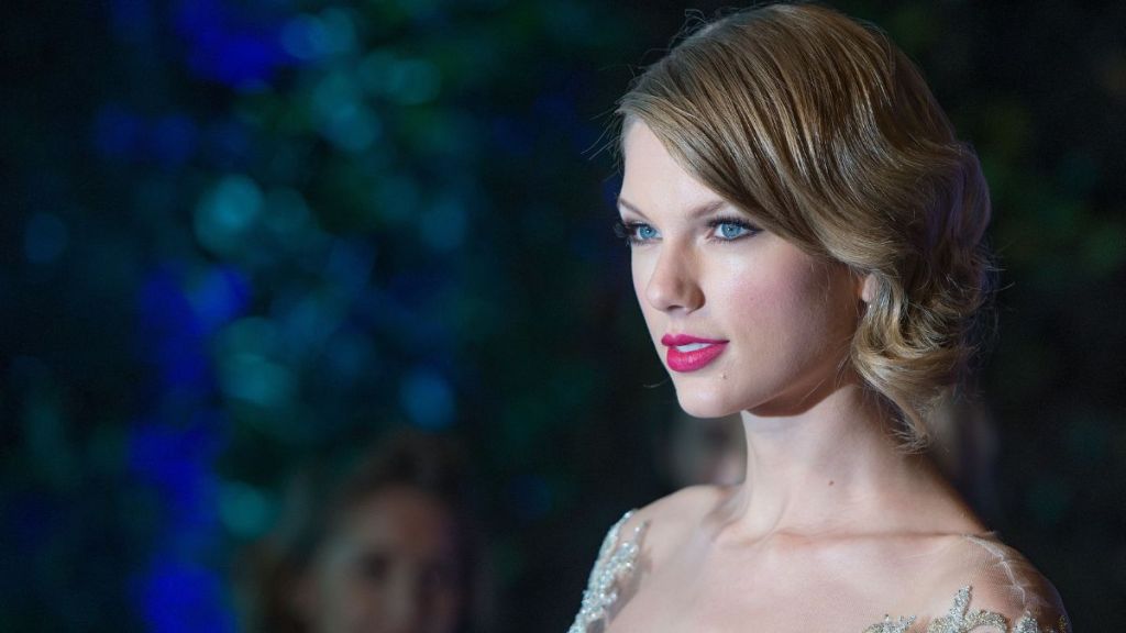 Taylor Swift's Secretly Met 2 Royals Ahead of Wedding — Report