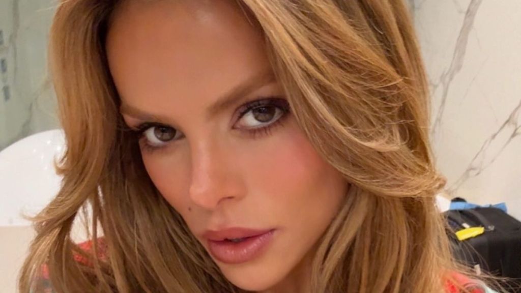 Brooks Nader Wraps Herself in Just a Towel That Risks Slipping