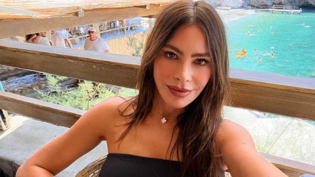 Sofia Vergara's Body-Hugging Dress Puts Her Curves Front & Center