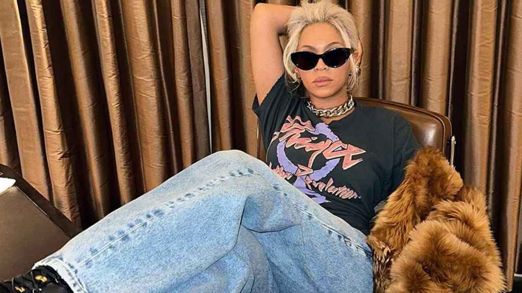 Beyonce’s Body-Hugging Luar Micro Minidress Cheekily Rides up Her Thighs