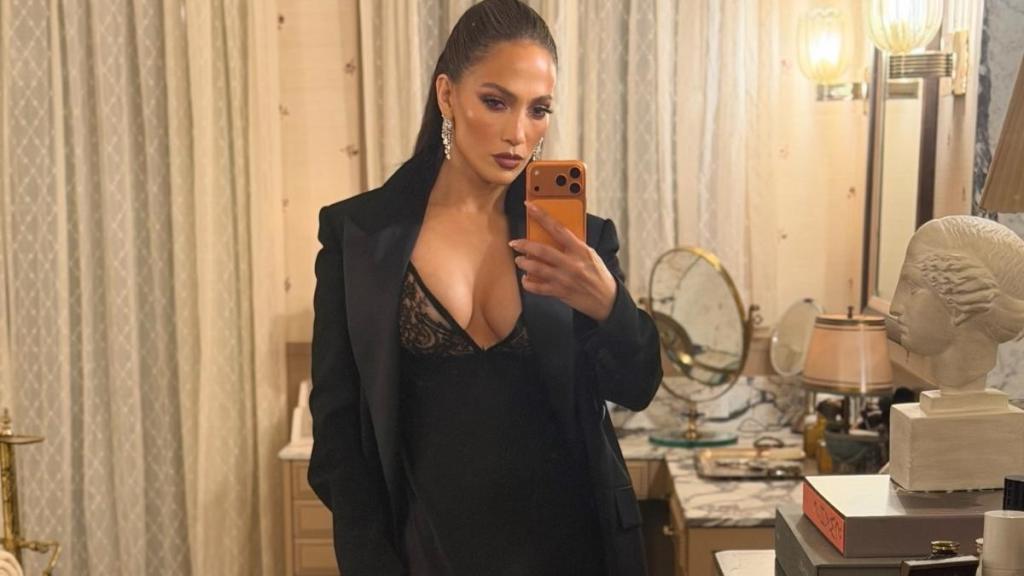 Jennifer Lopez Doesn't Let Messy Hair Ruin Her Deeply Plunging Look