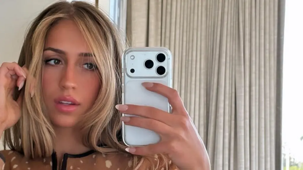 Tate McRae’s Low-Cut Sports Bra Puts Her Toned Abs & Curves on Full Display
