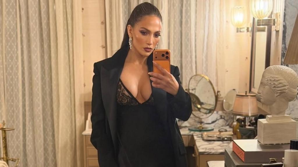 Jennifer Lopez’s Bach Mai Gown Really Pops off at Taylor Swift’s Wedding