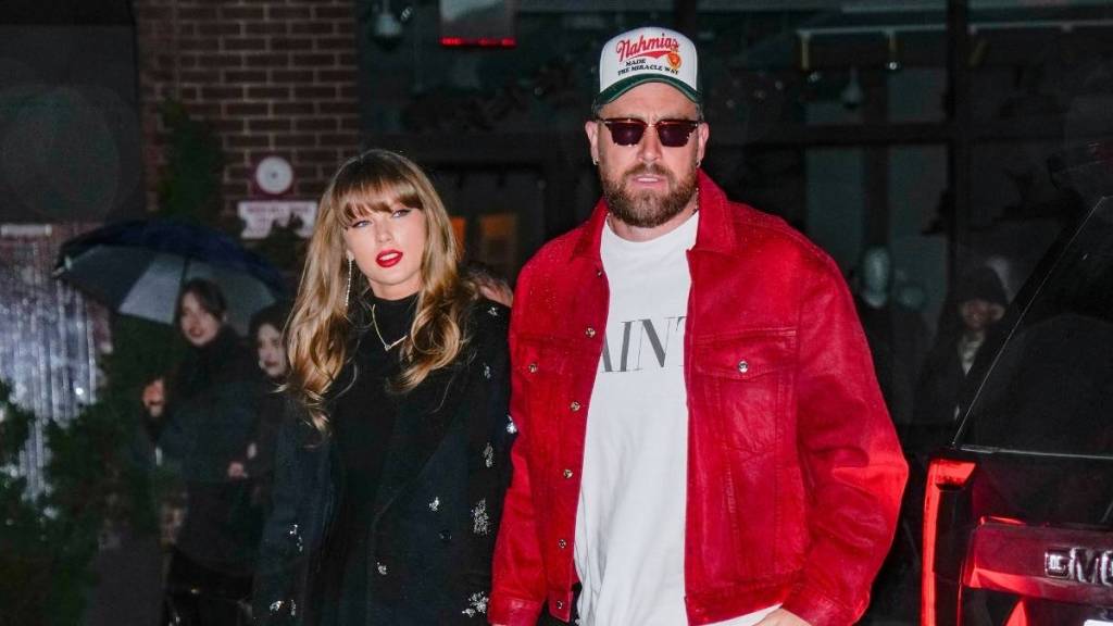 Old Taylor Swift & Travis Kelce Beach Photos Have Fans Thinking They're on Honeymoon