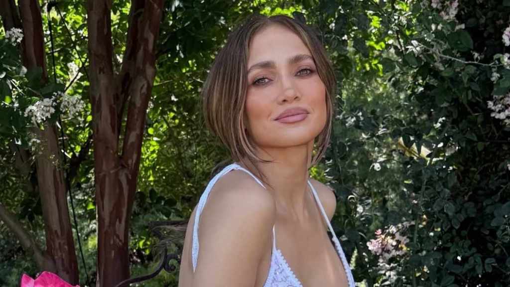 Jennifer Lopez’s Body-Hugging Strapless David Koma Dress Plunges Really Low