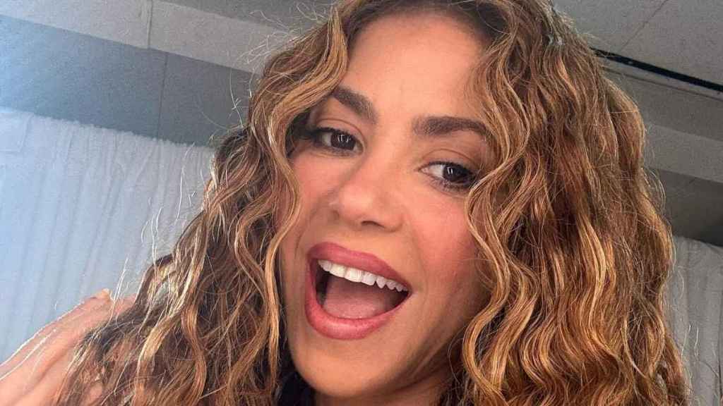 Shakira Flaunts Her Curves in Body-Hugging Marine Serre Moon Top & Leggings