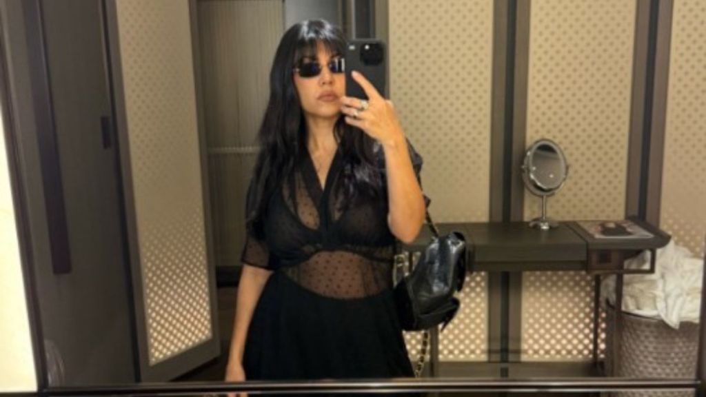 Kourtney Kardashian Deletes Instagram Post After Fans Notice Wardrobe Malfunction