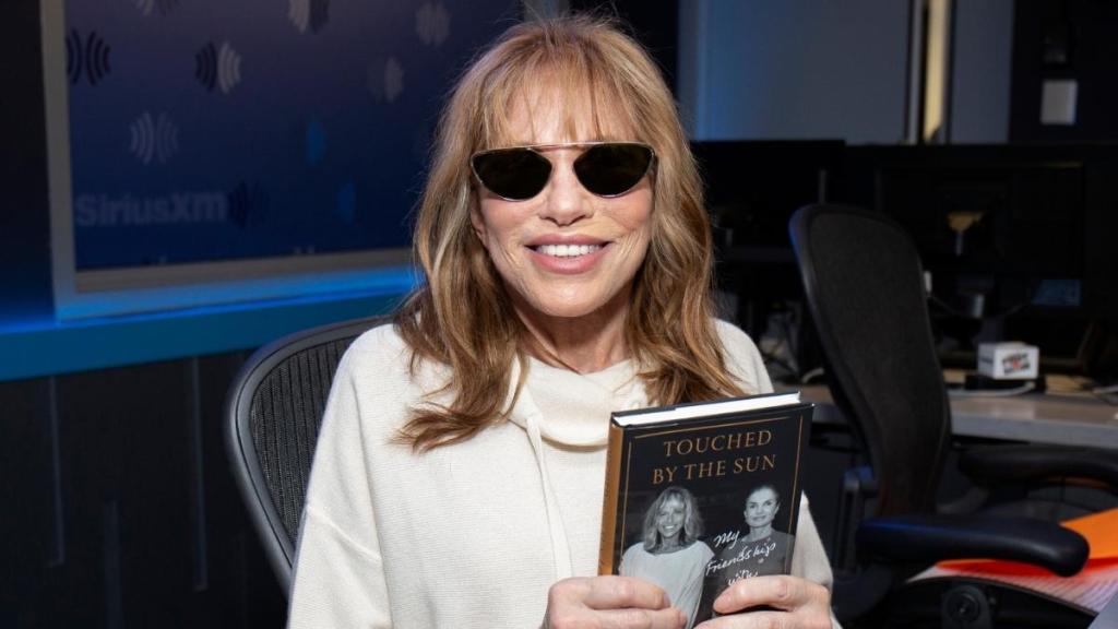 Carly Simon Breaks Silence With Parkinson's Disease Announcement
