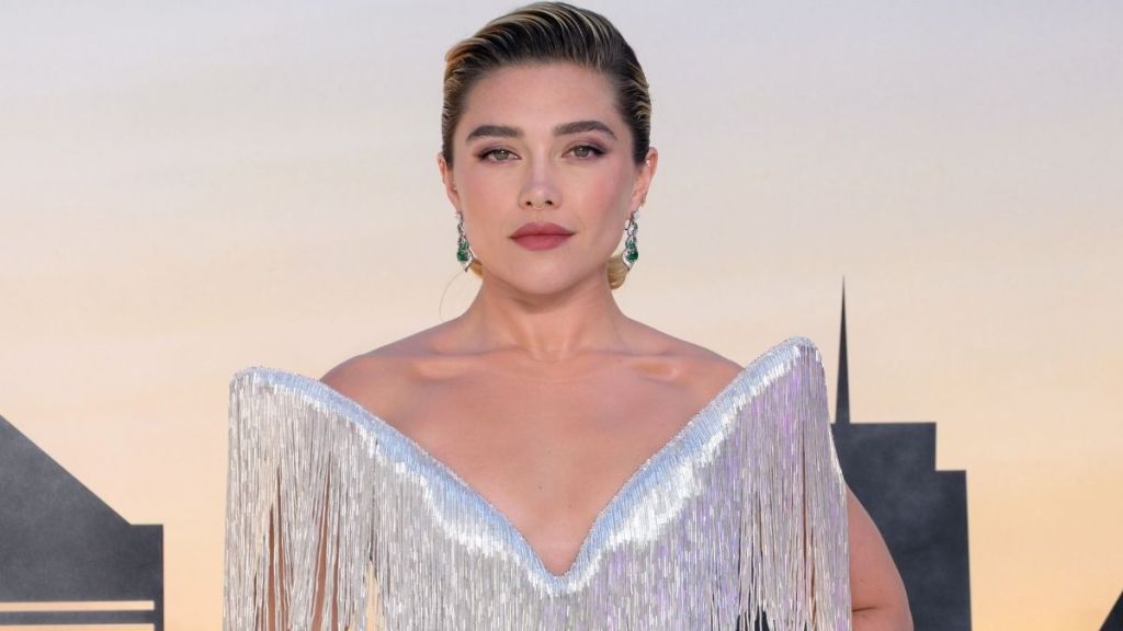 Florence Pugh's Plunging Tamara Ralph Fringe Gown Has Dramatic Wing Neckline