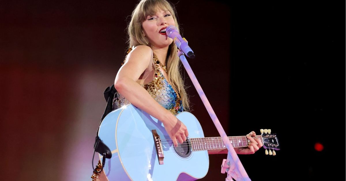 Taylor Swift & Travis Kelce’s Wedding Caught One Celebrity Caught Off Guard