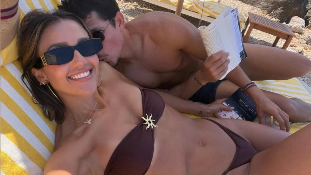 Jessica Alba’s Bydee Bikini Screams Sunshine & Waves With Fendi Shades