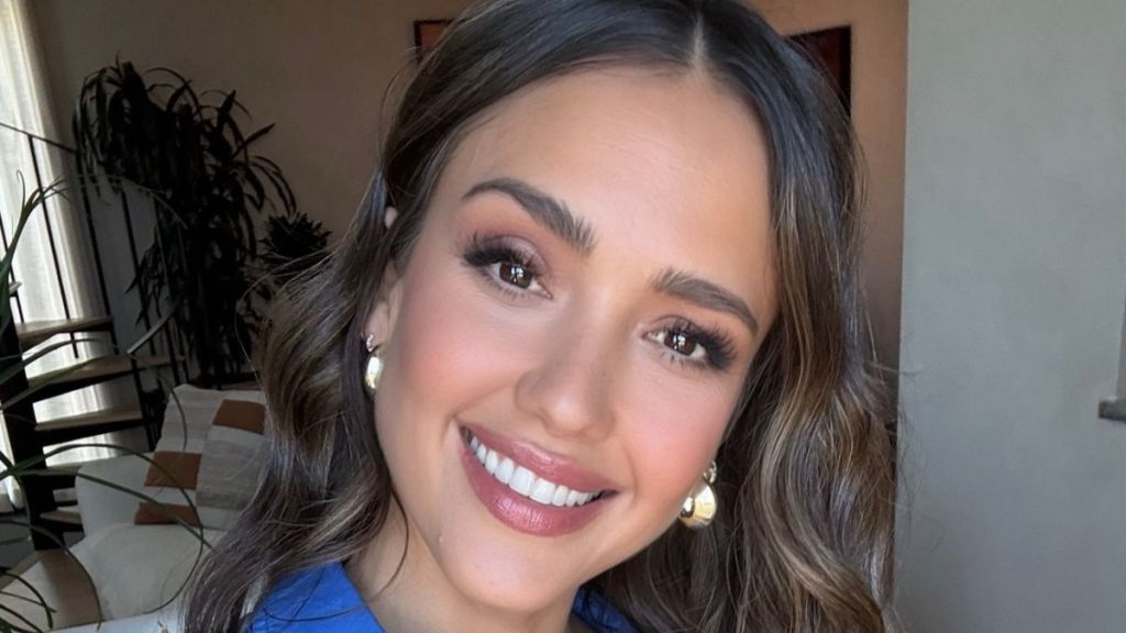 Jessica Alba's Plunging Zimmermann Dress Barely Hangs on by 2 Strings