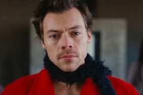 Harry Styles Fixes Zipper Onstage at Wembley Show
