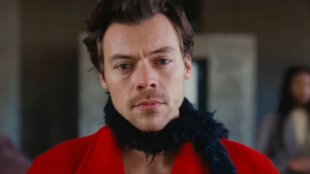 Harry Styles Fixes Zipper Onstage at Wembley Show