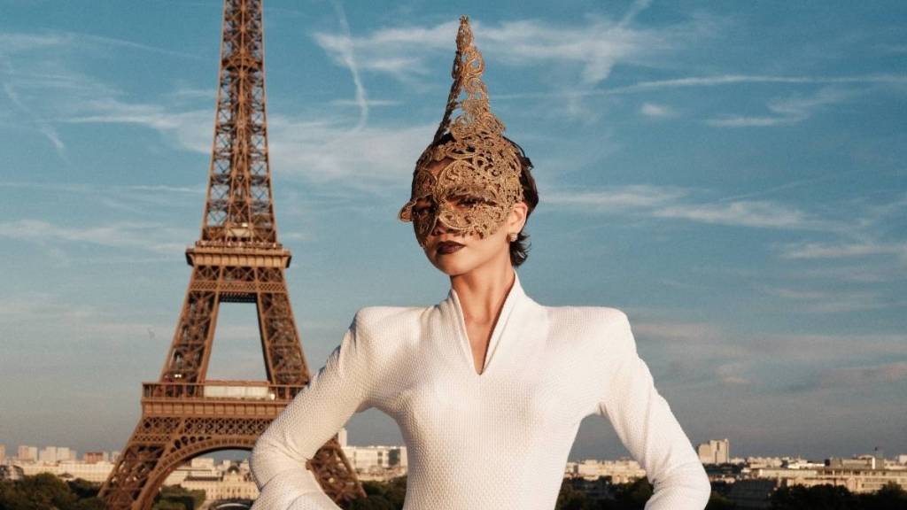 Zendaya’s Body-Hugging Dress Is Archival Givenchy by Alexander McQueen