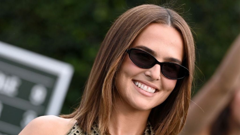 Zoey Deutch Calls Working With Jennifer Aniston 'One of the Most Surreal Moments' of Her Career