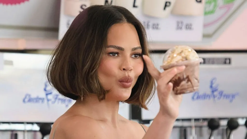Chrissy Teigen Mocks Mitch McConnell's Health With Brutal 'Lunch' Invite