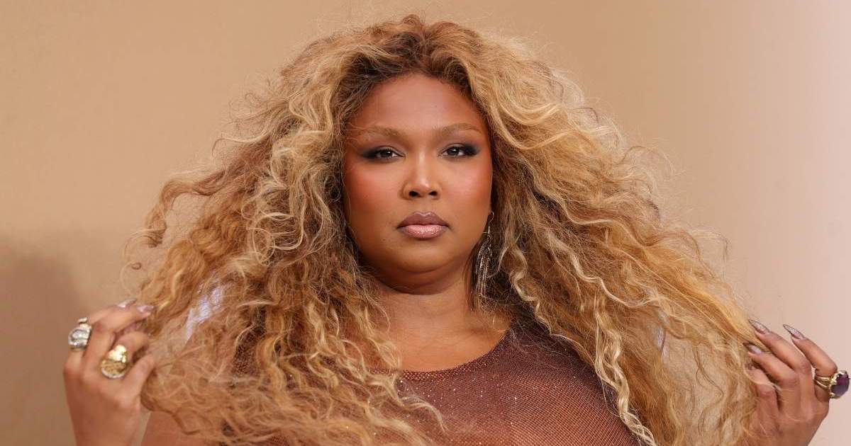 Lizzo Breaks Down After Album Bust: ‘Weeping on the Floor’