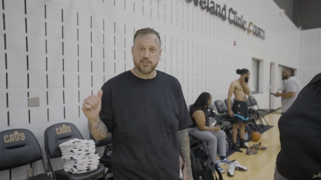 Jelly Roll Says One Cheat Meal Can Trigger Brutal Food Binge