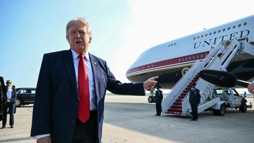 Donald Trump Reportedly Yelled at Jeff Bezos Over Washington Post Coverage — Book
