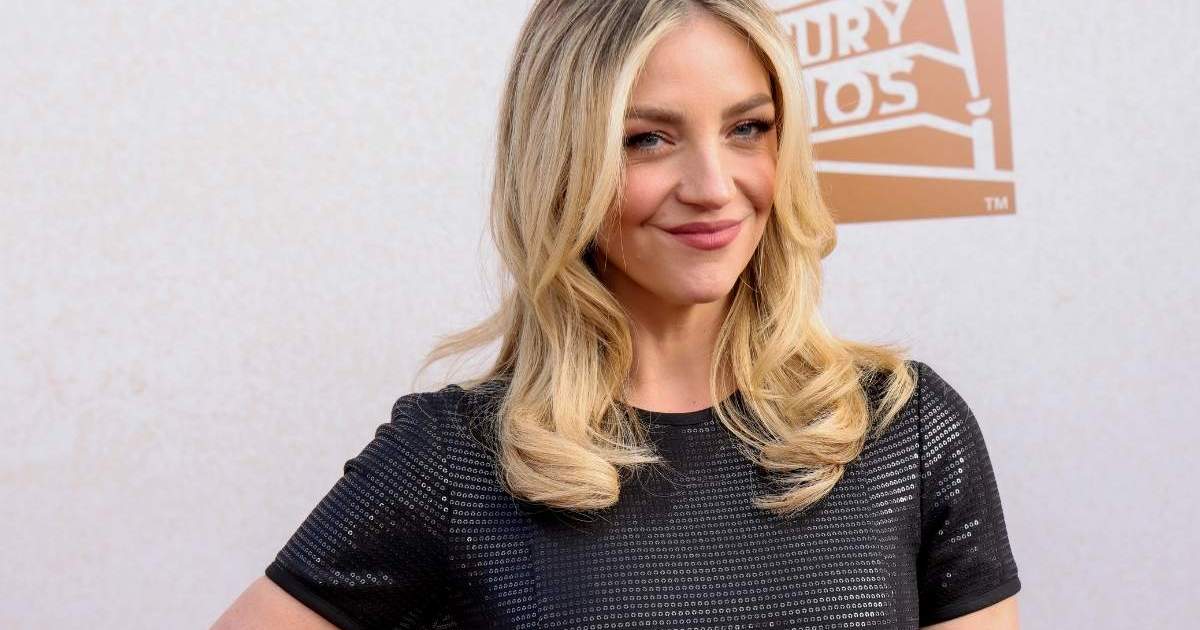 The Bear Star Abby Elliott's Divorce Gets Messier with Ex's New Request