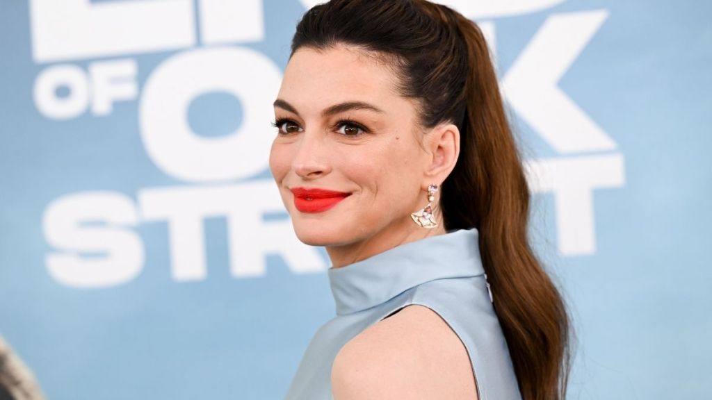 Anne Hathaway Says She 'Feels Bad' Keeping This Secret