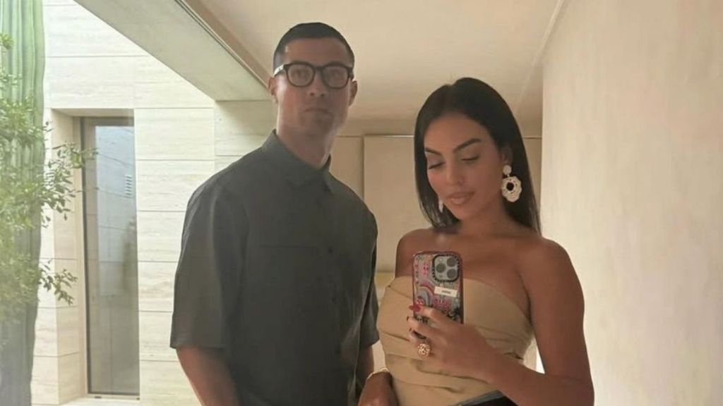 Cristiano Ronaldo & Georgina Rodriguez's Wedding Photo Has Fans Saying the Same Thing